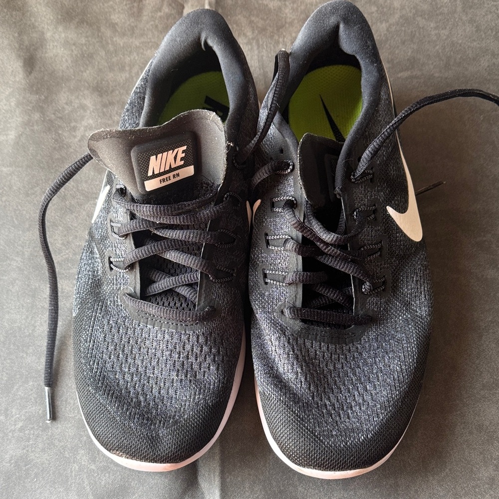 Nike Black and White Athletic Sneakers tennis shoes running women’s 9.5